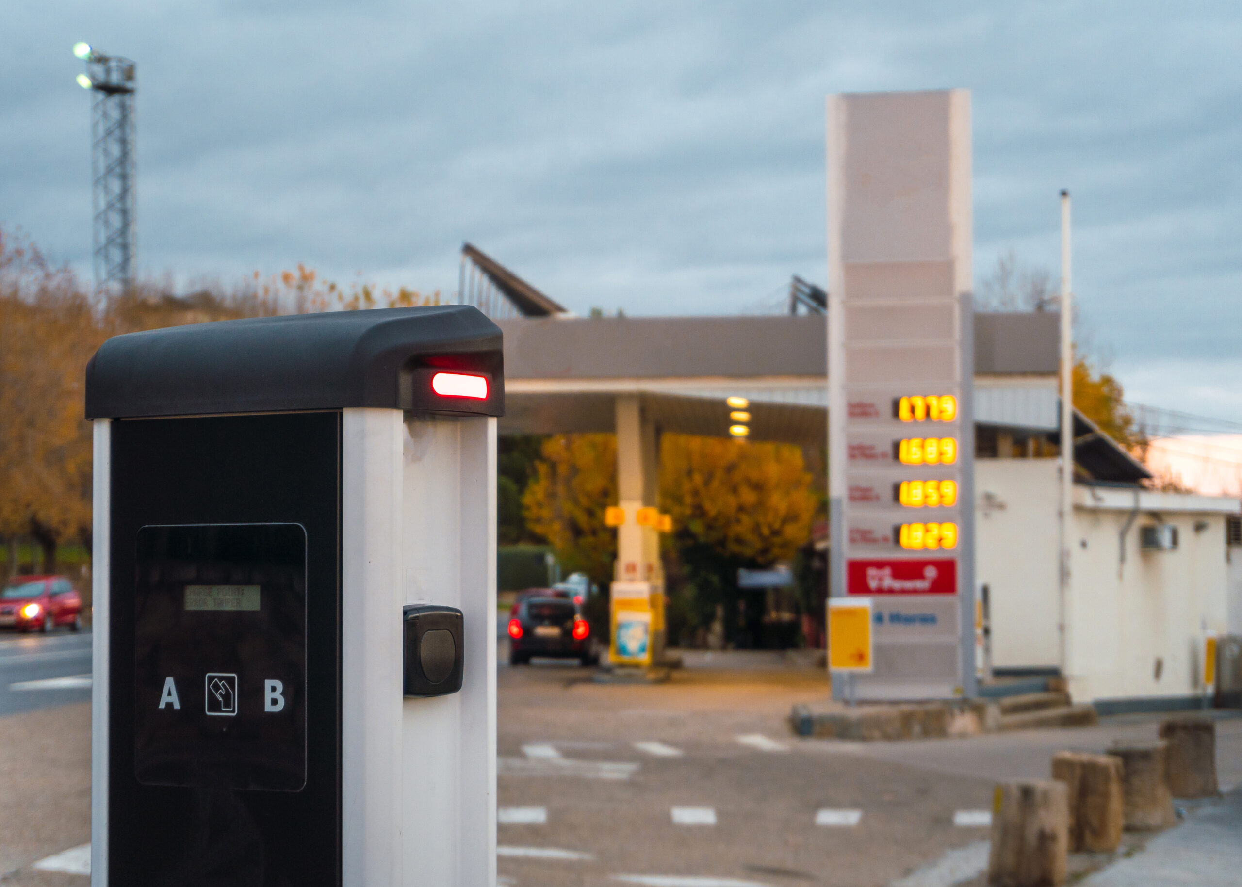 You are currently viewing leroy merlin, auchan et decathlon déploient 5 000 bornes de recharge pour révolutionner la mobilité Électrique